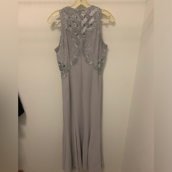 Women’s gown - Picture 2 of 5